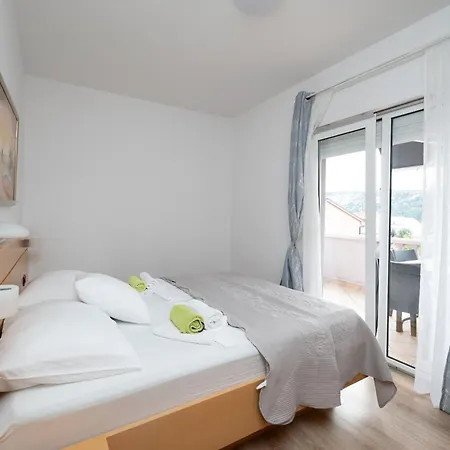 Apartamento For Families With Children Lopar, Rab - 20830