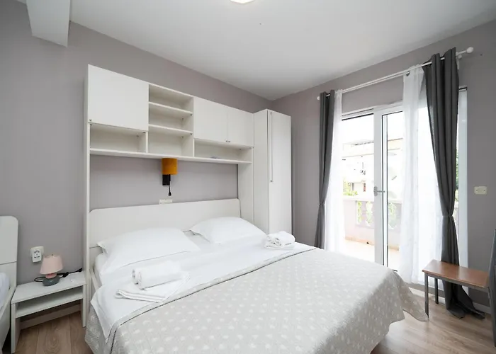 Apartman For Families With Children Lopar, Rab - 20830 *