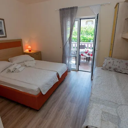 Apartment For Families With Children Lopar, Rab - 20830