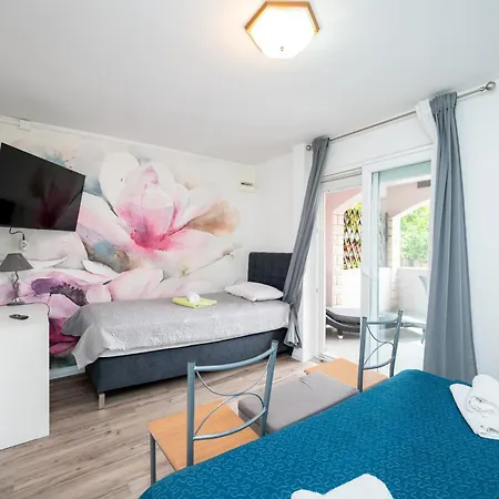 Apartment For Families With Children Lopar, Rab - 20830