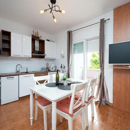 Apartment For Families With Children Lopar, Rab - 20830