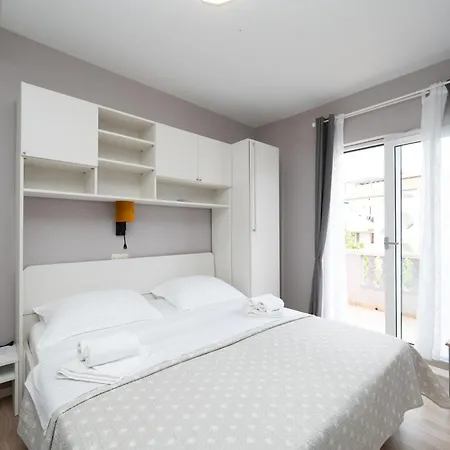 Apartment For Families With Children Lopar, Rab - 20830 *